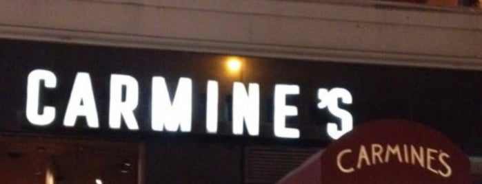 Carmine’s Italian Restaurant is one of สถานที่ที่ G ถูกใจ.