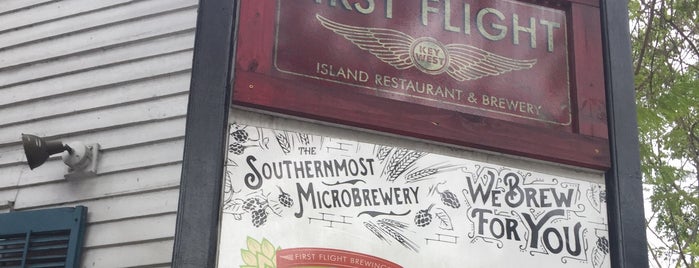 First Flight Island Restaurant & Brewery is one of Lieux qui ont plu à G.