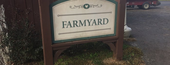 Farmyard @ Biltmore Estate is one of Tempat yang Disukai Phyllis.