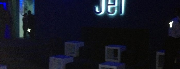 Jet is one of Tempat yang Disimpan Jesús.