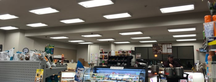 Stewart's Shops is one of Nicholasさんのお気に入りスポット.