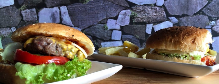 Şurina Cafe (Burger) is one of Posti che sono piaciuti a TC Mehmet.
