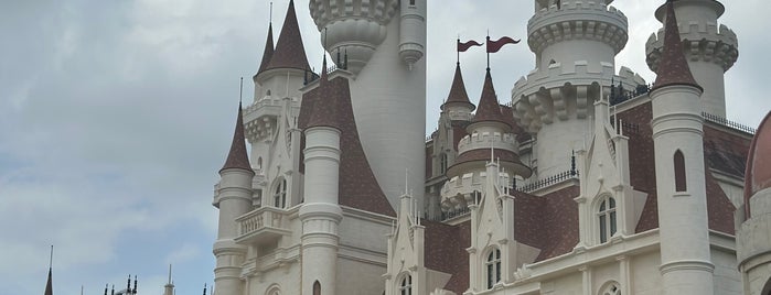 Universal Studios Singapore's Ticket Booth is one of Resorts world sentosa.