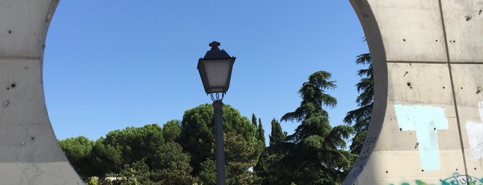 Parque de Enrique Tierno Galván is one of Los mejores lugares para hacer deporte en Madrid.