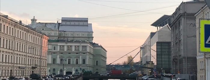 Матвеев мост is one of St Petersburg - city of bridges.
