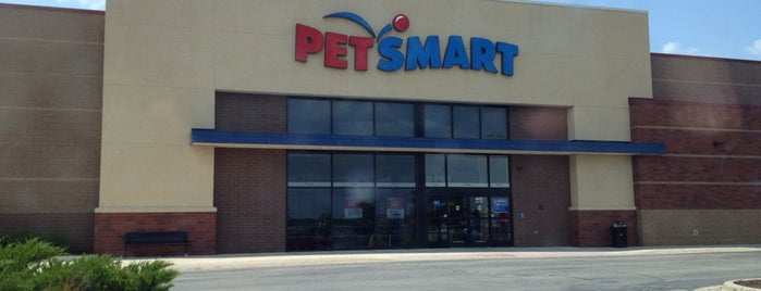 PetSmart is one of Locais curtidos por Doug.