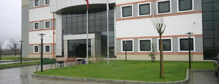 Gıda ve Tarım Meslek Yüksekokulu is one of สถานที่ที่ Cem ถูกใจ.