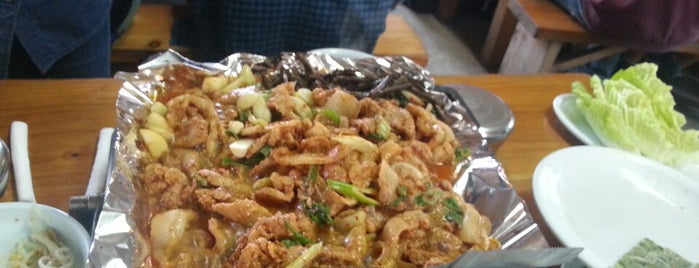 괸당네식당 is one of 맛집 10선.