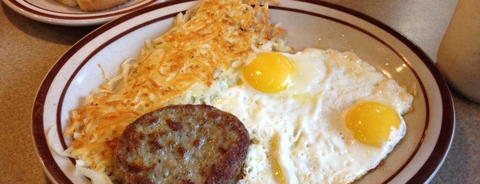 Denny's is one of Lugares favoritos de Rebeca.