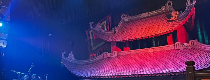 Nhà Hát Múa Rối Thăng Long (Thang Long Water Puppetry Theatre) is one of Locais curtidos por Denis.