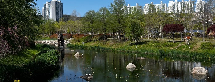 釜山市民公園 is one of Korea.