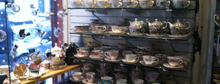 The Tea Shoppe is one of สถานที่ที่ Mingster ถูกใจ.