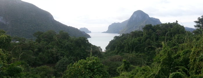 Hilltop Squidos is one of สถานที่ที่ María ถูกใจ.