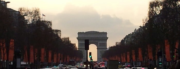 Avenue des Champs-Élysées is one of Paris.