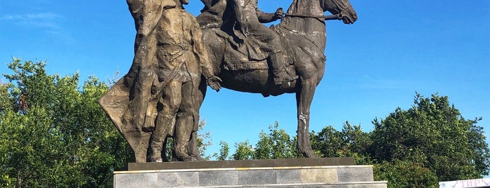 Памятник Богдану Хитрово is one of Ульяновск city.