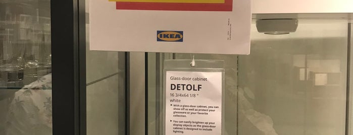 IKEA Parking Garage is one of สถานที่ที่ Noemi ถูกใจ.