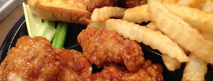 Zaxby's Chicken Fingers & Buffalo Wings is one of Locais curtidos por Chester.