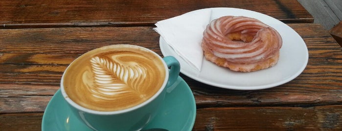 49th Parallel & Lucky's Doughnuts is one of Vancouver - Canada - Peter's Fav's.