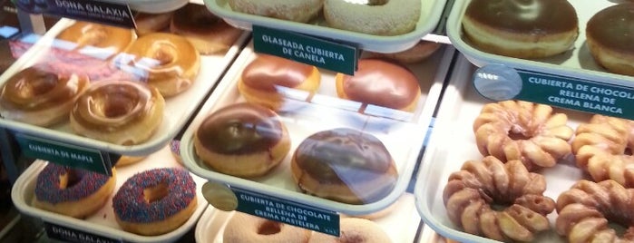 Krispy Kreme is one of Tempat yang Disimpan Claudia.