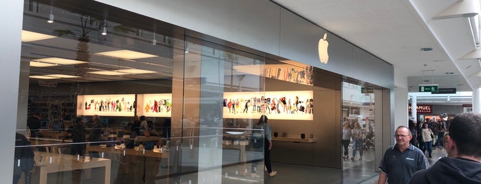 Apple Cribbs Causeway is one of Apple - Official UK Stores - May 2018.