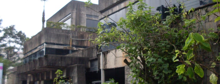 Centro de Cultura Raul de Leoni is one of Petropolis.