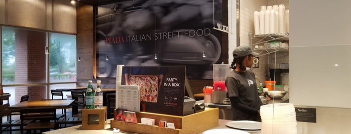 Piada Italian Street Food is one of สถานที่ที่ Bill ถูกใจ.