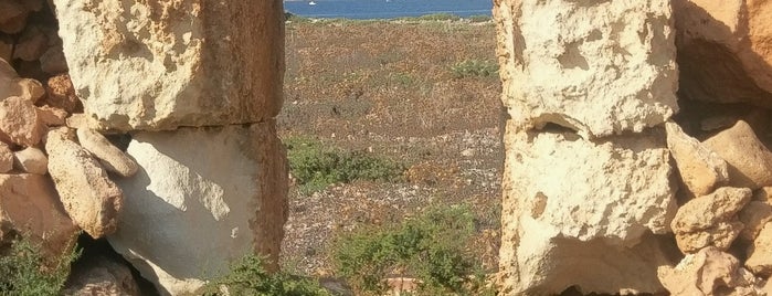 Faro Isla del Aire is one of Lugares favoritos de Carlos.
