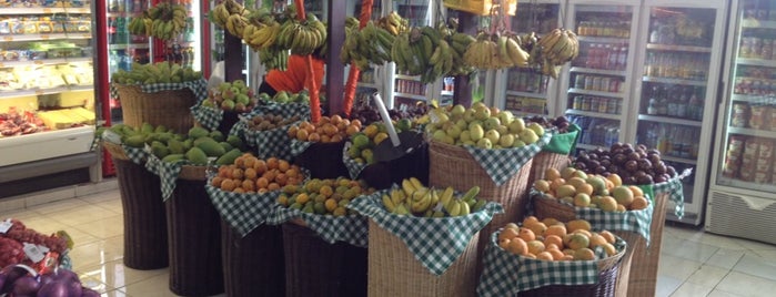 Coco Supermarket is one of Lugares favoritos de Remy Irwan.