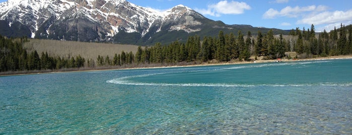 Patricia Lake is one of kanada rockys.