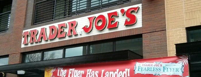 Trader Joe's is one of Orte, die Joy gefallen.