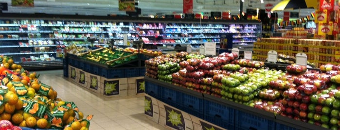 Carrefour Market is one of สถานที่ที่ Annette ถูกใจ.