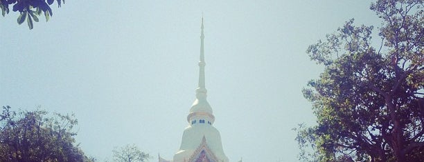 Khao Takiap Temple is one of Хуахин.