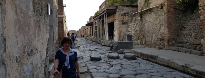 Casa del Criptoportico is one of Pompeya.