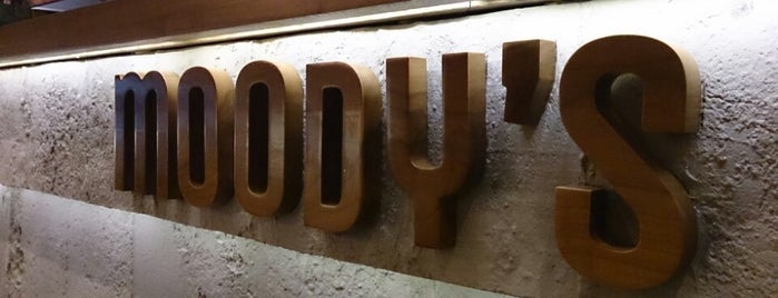 Moody's Cafe & Restaurant is one of สถานที่ที่ R. Gizem ถูกใจ.