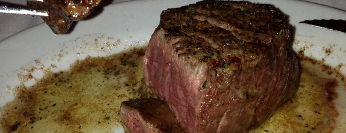 Ruth's Chris Steak House is one of Lugares favoritos de Alfonso.