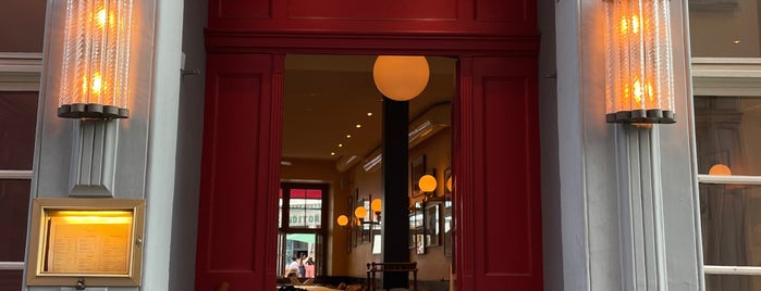 Restaurant Lumière is one of Hemeraさんの保存済みスポット.