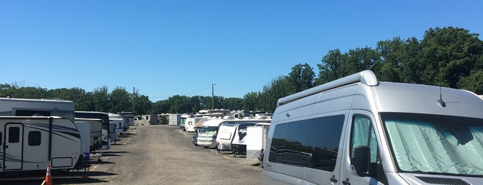 Holly Acres RV & Marine is one of Member Discounts: South East.