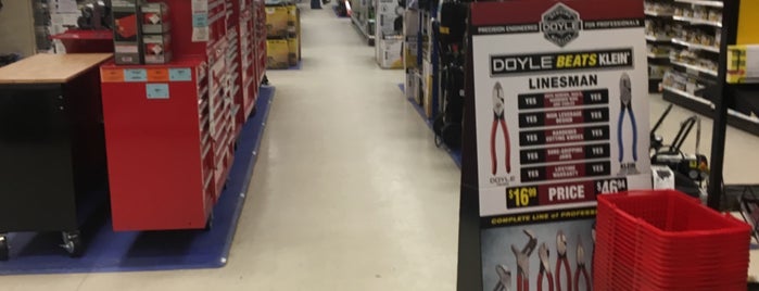 Harbor Freight Tools is one of Josephさんのお気に入りスポット.