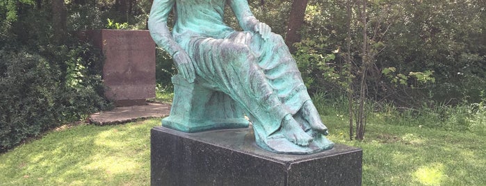 Umlauf Sculpture Garden is one of The Pharis's come to visit.