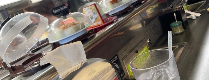 Kura Revolving Sushi Bar is one of Posti che sono piaciuti a Divya.