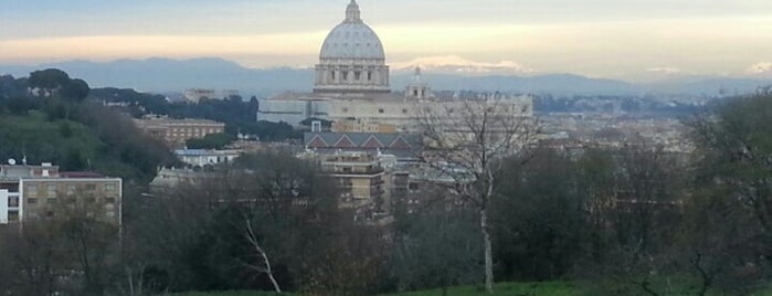 Via Nicolò Piccolomini is one of Orte, die Laura gefallen.