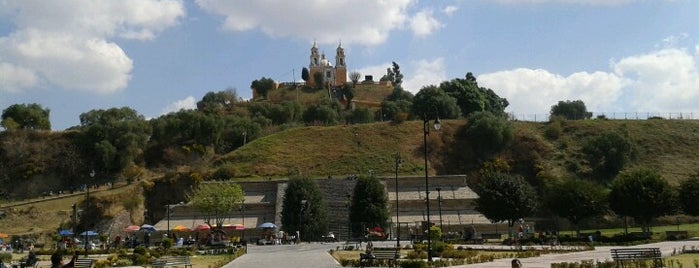 Iglesia de Cholula is one of สถานที่ที่ Carlos ถูกใจ.