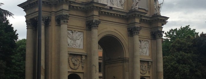 Piazza della Libertà is one of Locais curtidos por Robin.