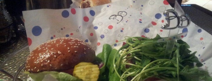 Le Burger Brasserie is one of Buzzfeed's "Worth It".