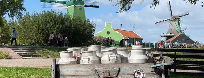 Bakkerijmuseum & Snoepwinkeltje "In De Gecroonde Duijvekater" is one of Lugares favoritos de Begüm.