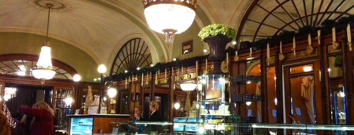 Café Gerbeaud is one of Budapeste.