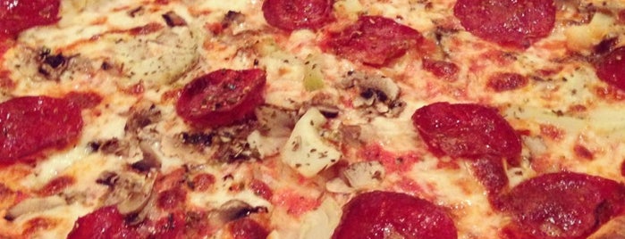Pizza Napoli @ Khalediyah is one of Lieux qui ont plu à Laila.