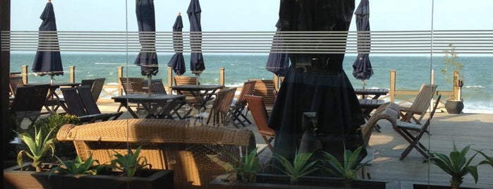 Deck Da Praia is one of Lugares favoritos de Miss Nine.