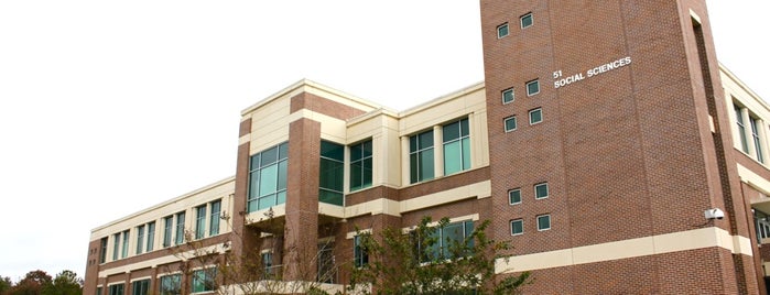 UNF Building 51 is one of Josh'un Beğendiği Mekanlar.