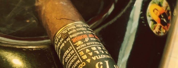 Gullo Tabacaria is one of Cigar & tobaconist.